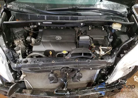 2015 Toyota Sienna Le z USA, uszkodzony, nr VIN 5TDKK3DC1FS617499